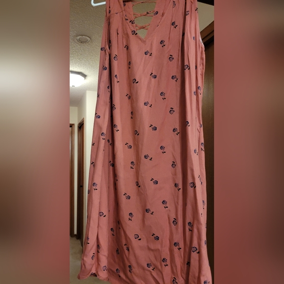 Dress - Picture 1 of 4